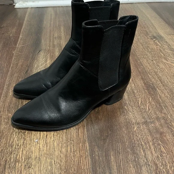 VAGABOND Black Leather Ankle Boots - Picture 2 of 8